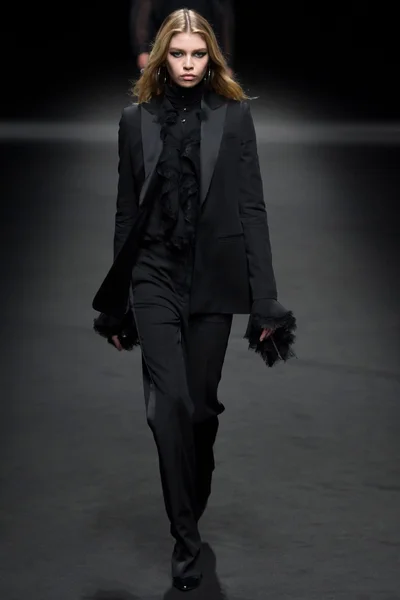 Look 44